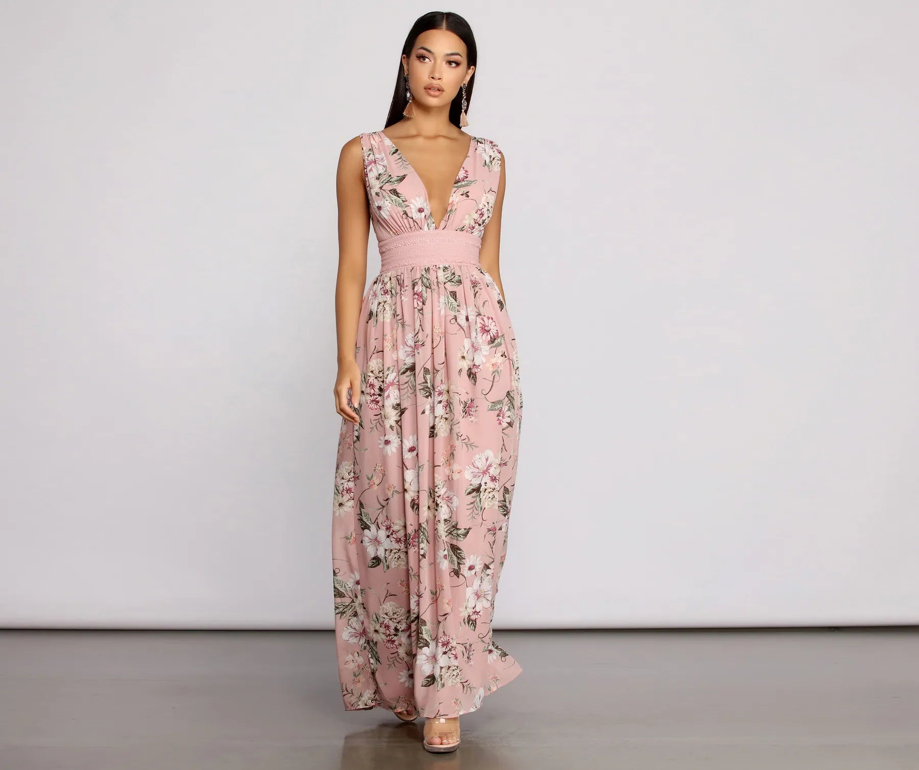 Comfortable yet stylish outfits for women on the go   Floral Beauty Sleeveless Chiffon Maxi Dress