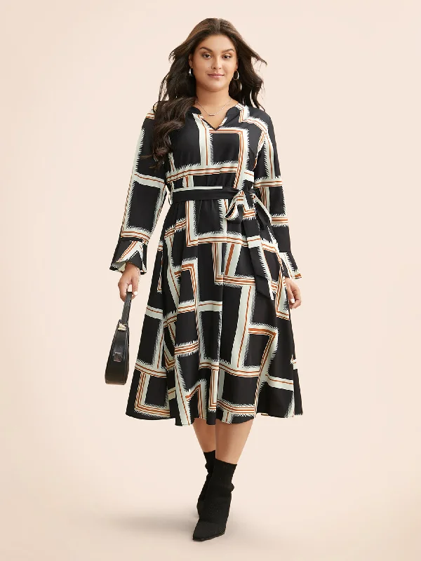 Notched Collar Geometric Contrast Belted Dress