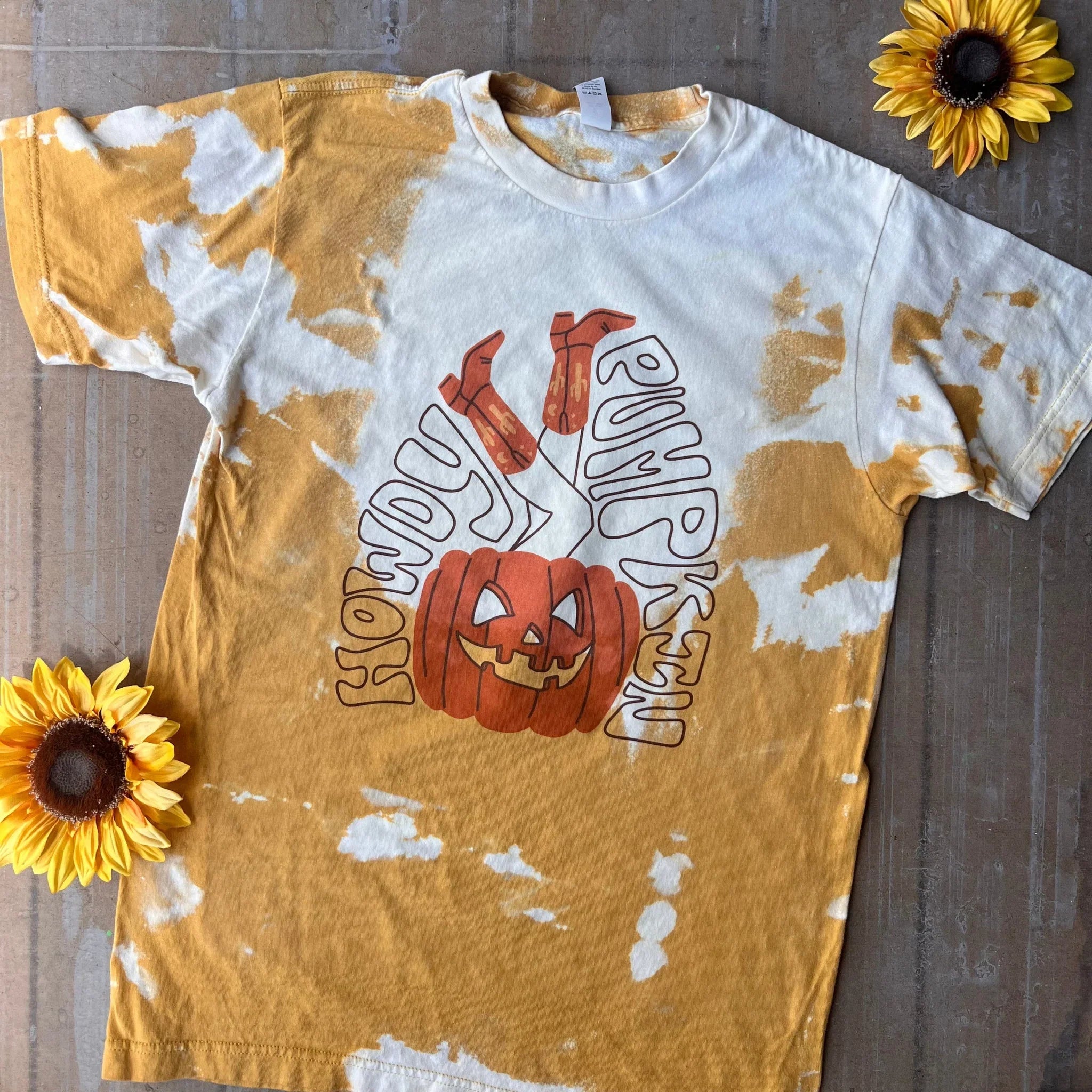 Online Exclusive | Howdy Pumpkin Bleached Short Sleeve Graphic Tee in Mustard Yellow