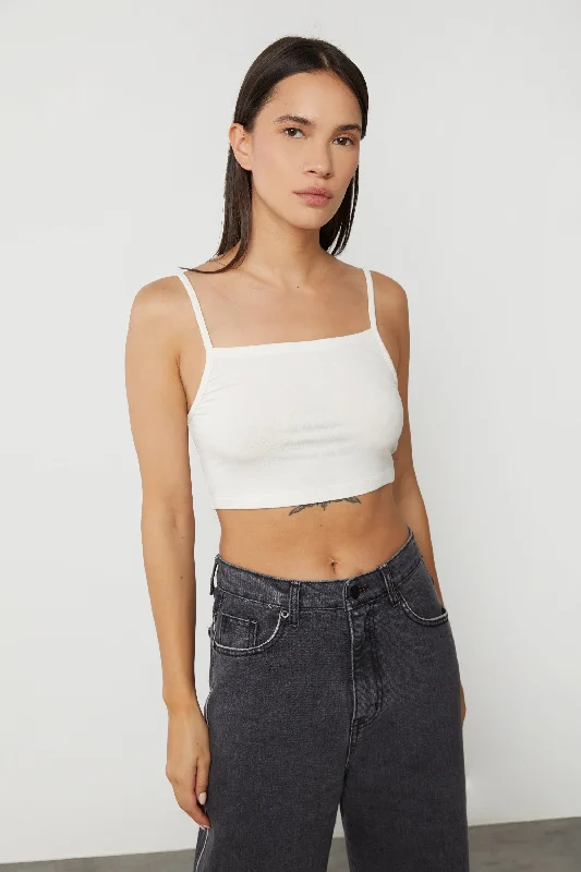 Fashion pieces that complement every woman’s style   LIGHTWEIGHT TANK